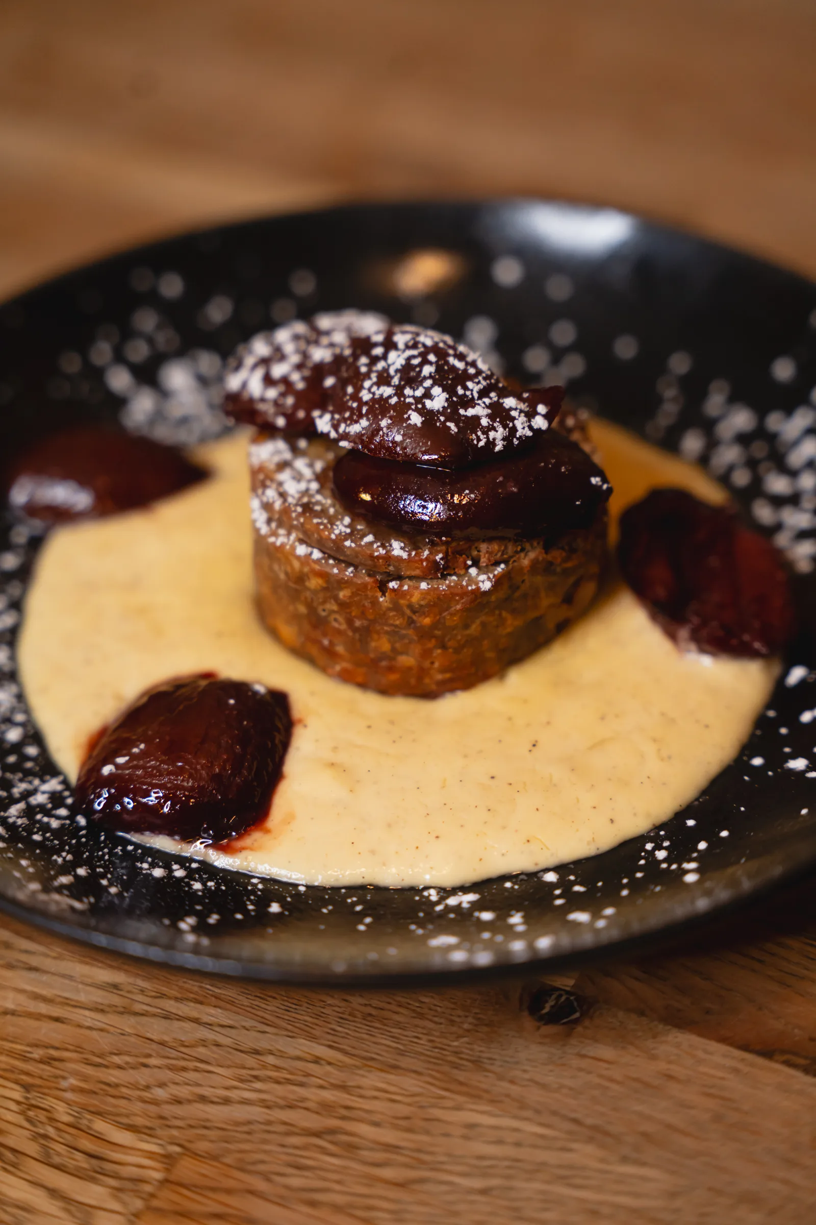 Franzbrötchenauflauf mit Vanillesauce im Berta Hamburg